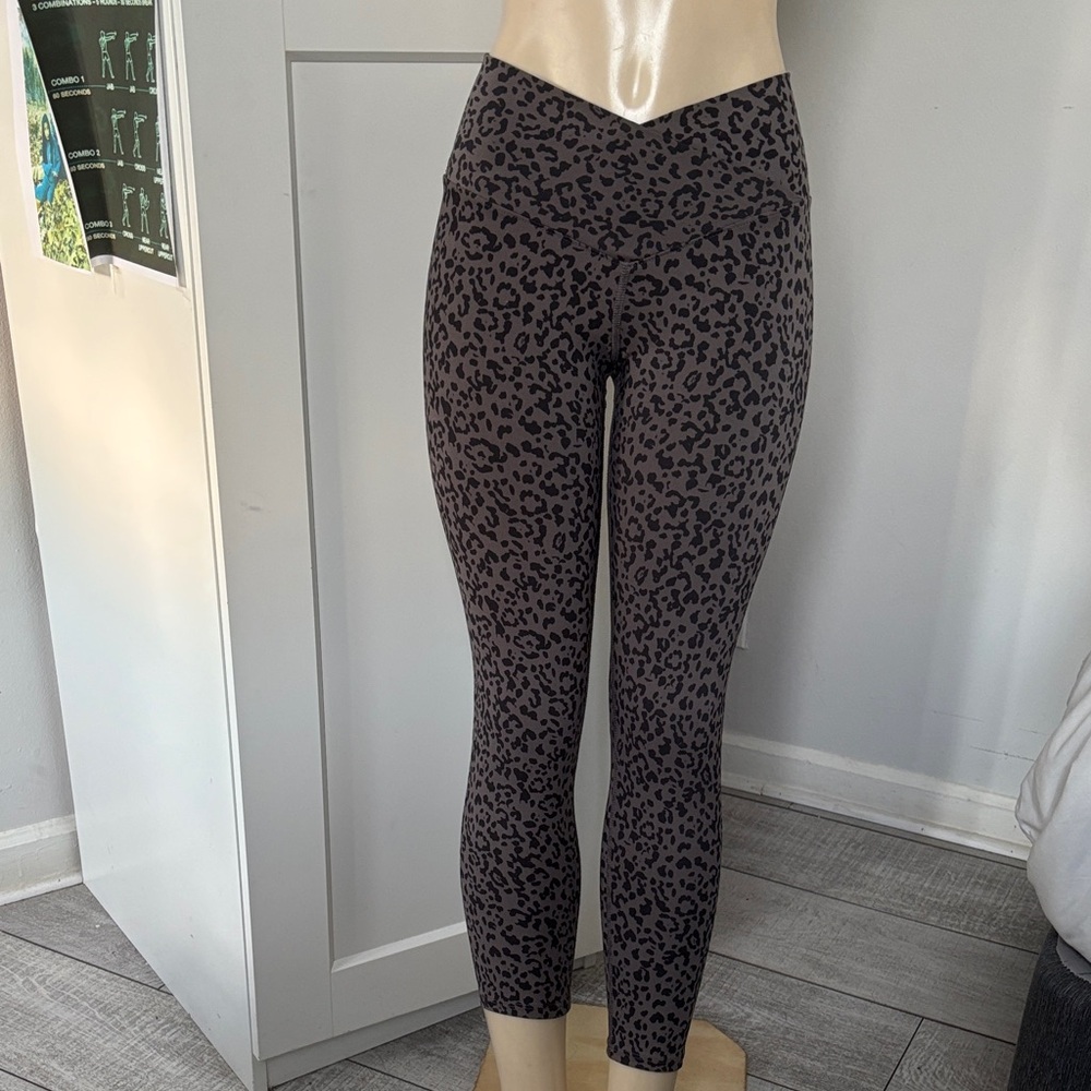 EVOLUTION AND CREATION Wet Sand Cheetah Spot High Waist Leggings
